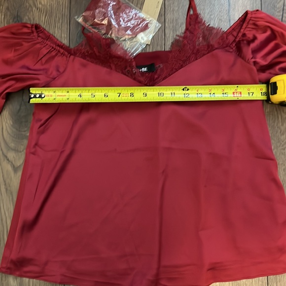 Do + Be off the shoulder lace contrast satin top with mask Marsala color - Picture 7 of 8